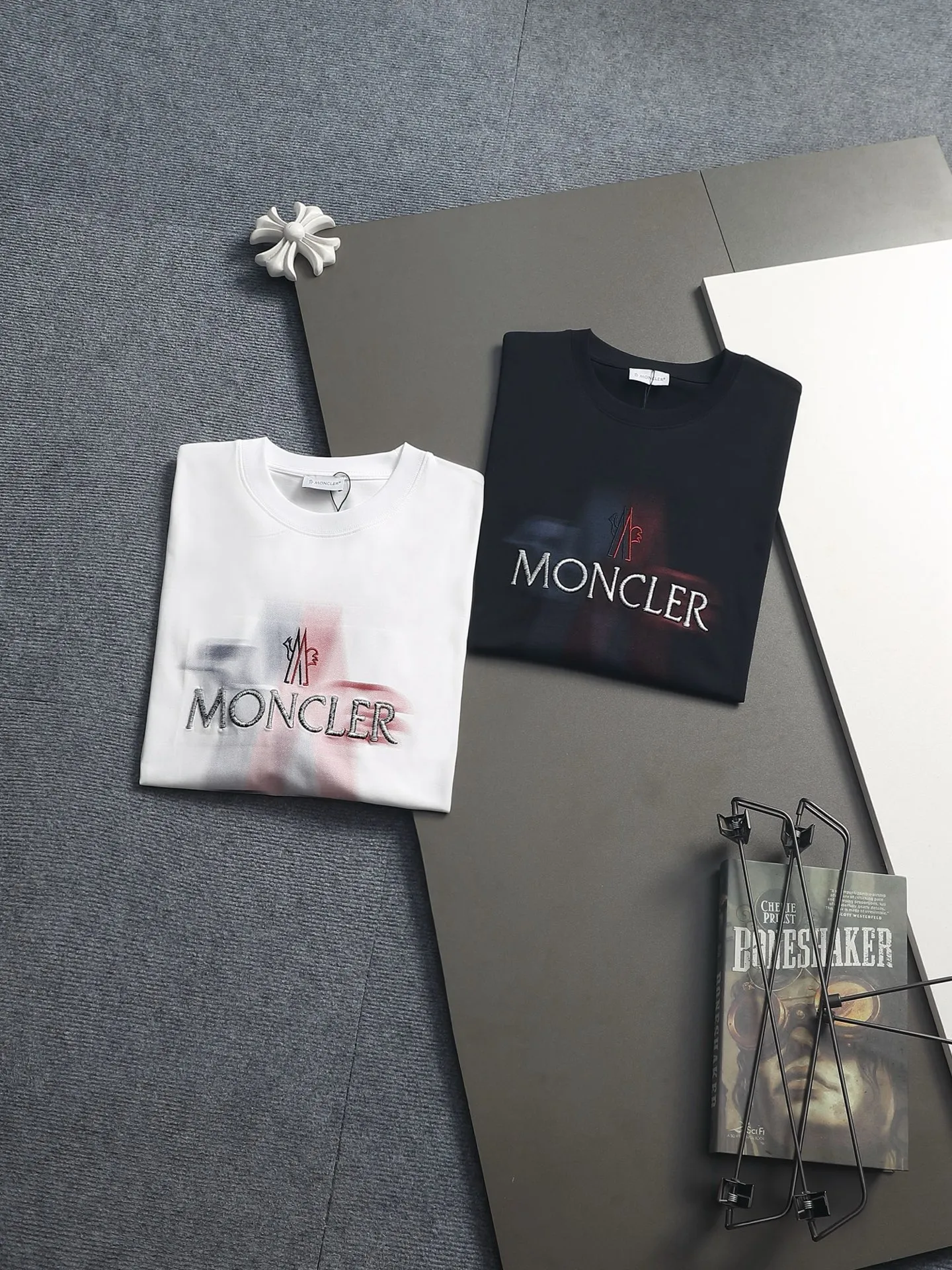 MONCLER LOGO 🪡 Logo ， Retro Same Style T 260 Versatile : Black White Size：XS~L